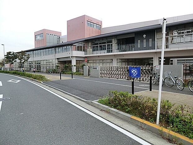 横浜市立十日市場小学校まで1698m