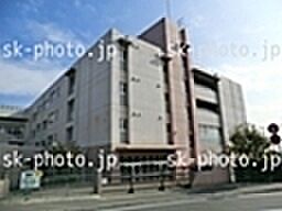 横浜市立山下みどり台小学校まで700m