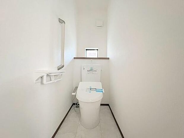 1階と2階にトイレがあります。多機能パネル付。施工中。
