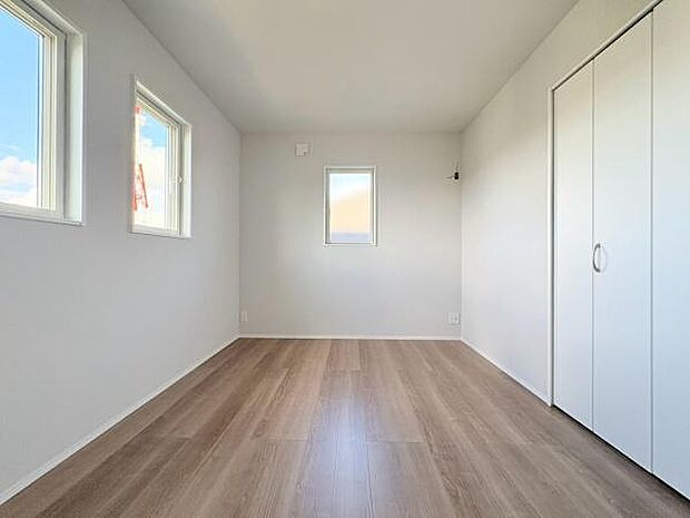 子供部屋6帖!窓もあり換気もできて安心ですね。ご家族の成長に合わせた使い方ができます。