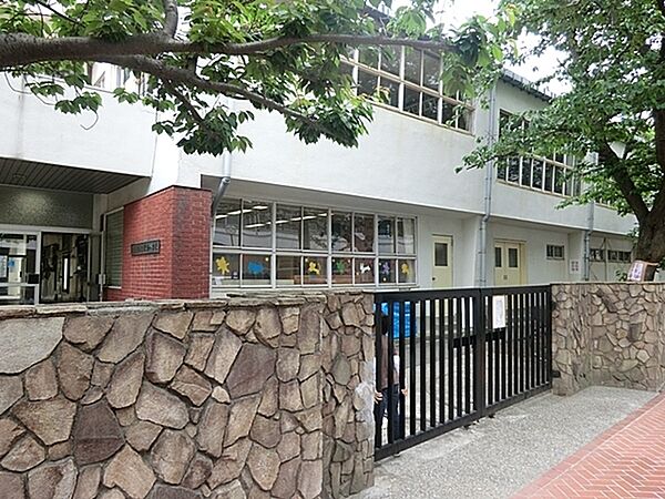 横須賀市立諏訪幼稚園まで970m