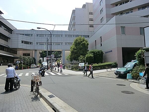 国家公務員共済組合連合会横須賀共済病院まで533m