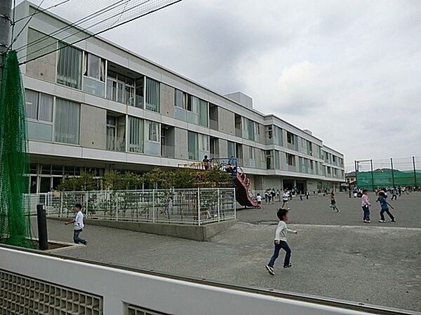 逗子市立逗子小学校まで1100m