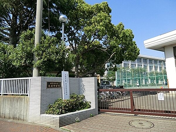 横須賀市立追浜中学校まで1800m