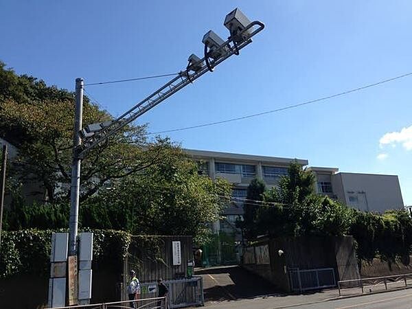 横須賀市立船越小学校まで820m