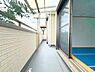 バルコニー：2階バルコニーです！屋根があり急な天候の変化にも対応できそうです！