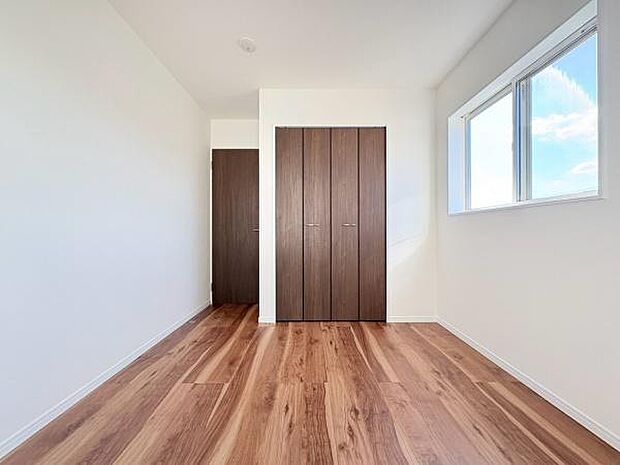 洋室5.25帖!お子様部屋やお仕事部屋としてもお使いいただけます!ご家族の成長に合わせた使い方ができます♪