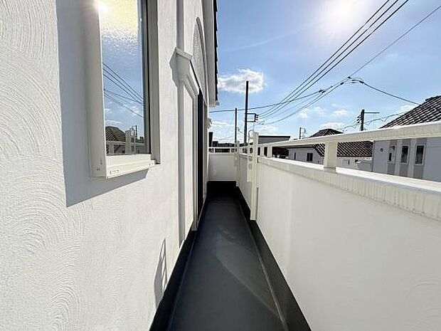 バルコニーです!陽当りが良くお布団やご家族の洗濯物がすぐに乾きそうです。