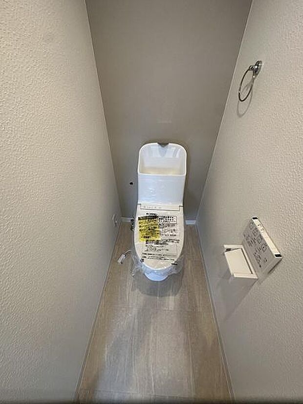 人気のシャワートイレが付いており、トイレットペーパーの無駄をなくすだけでなく感染症の予防にも効果的です。