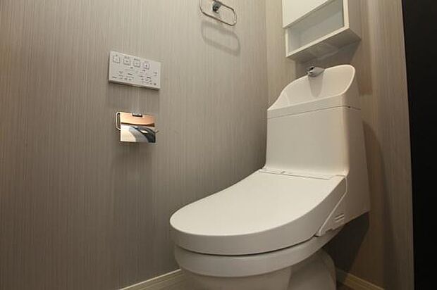人気のシャワートイレが付いており、感染症の予防にも効果的です。トイレは1階と2階それぞれにございますので、忙しい時や来客の際もスムーズに使うことができて便利です。