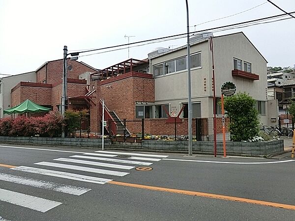 保育園こりすまで1500m