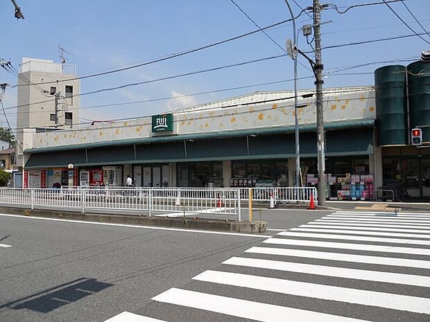 Fuji伊勢町店まで800m