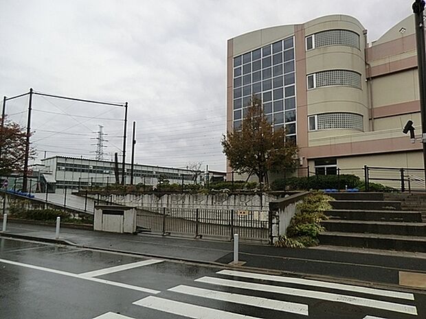 横浜市立東山田小学校まで350m