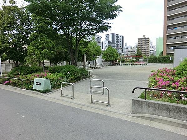 井土ケ谷中町公園まで350m