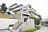 エントランス：マンション共用エントランスです。綺麗に手入れされた植栽や、こだわりが感じられるアプローチが、住まう方のステータスを高めます。
