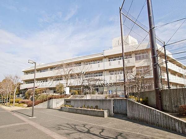 横浜市立つづきの丘小学校まで450m