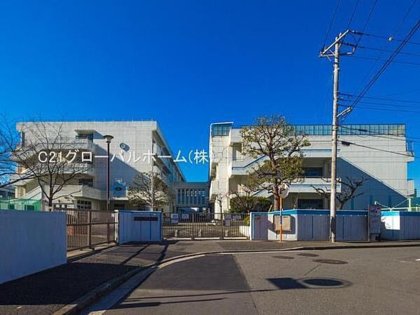 横浜市立根岸中学校まで550m