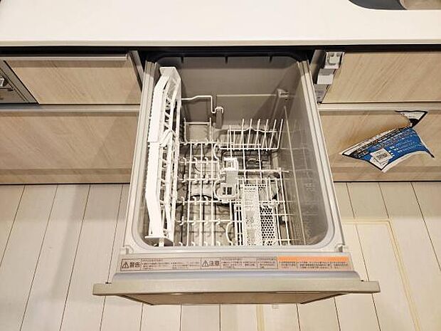 毎日の食器洗いをサポートしてくれるビルトイン食洗機や、使い勝手の良いコンロ・シンクまわりを完備しています。