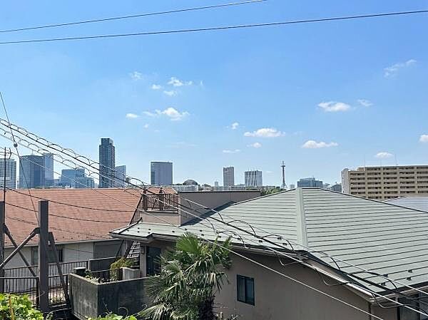 視界が開けているため遮るものがなく、豊かな自然光が室内に差し込み、風通しも良好なため、爽やかで健康的な生活空間を実現します。