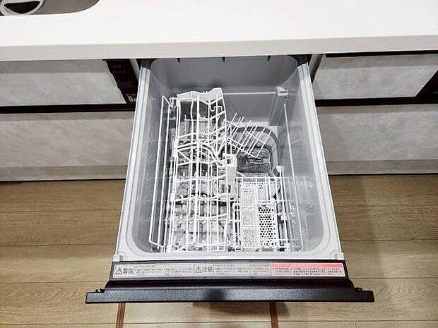 スライド収納や便利なビルトイン食器洗い乾燥機を標準装備し、毎日の家事をスマートにサポートします。