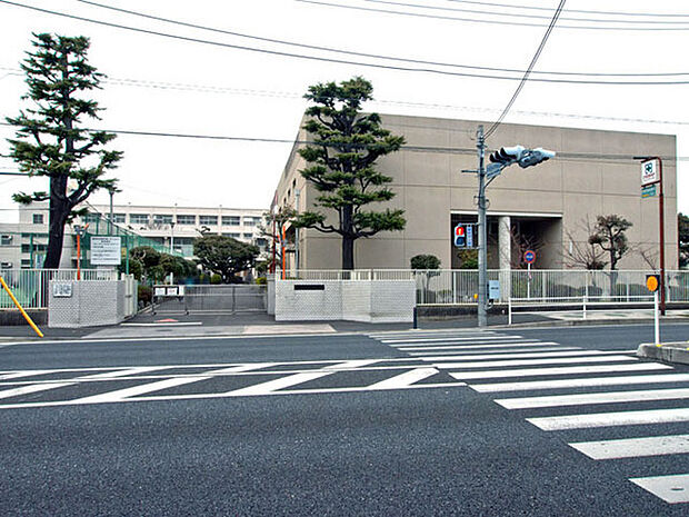 横浜市立中和田中学校まで1300m