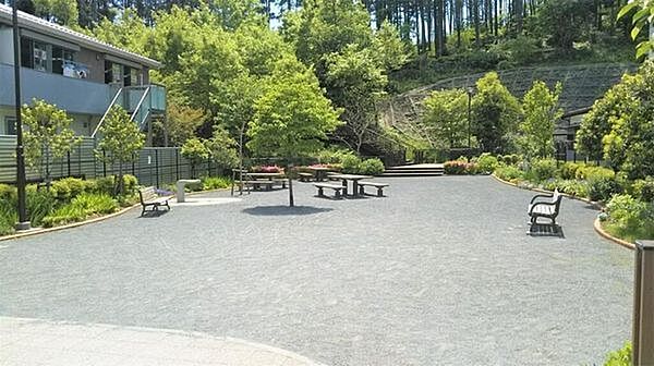四季美台ふれあい公園まで290m