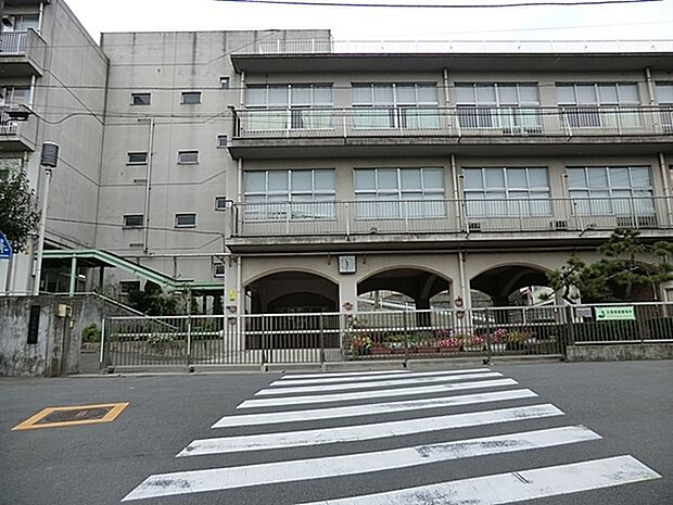 横浜市立老松中学校まで1100m