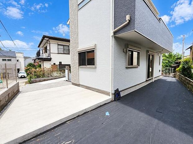 アイディア次第で多彩に活用できるお庭付〜ガーデニングやプランター菜園を楽しんだり、ちょっとした収納スペースを置くなど、ライフスタイルに合わせた自由な使い方が広がります。