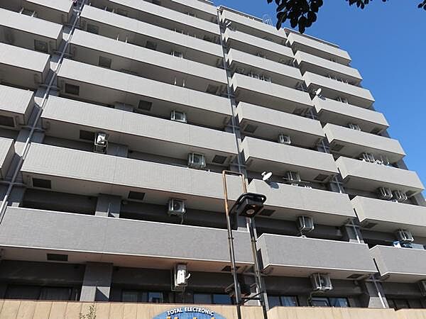 前面を遮るものがなく、上層階はもちろん中低層階まで明るい陽光と心地よい風が舞い込む開放的な設計です。