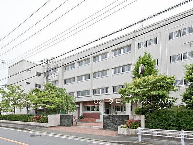 横浜市立新田中学校まで800m