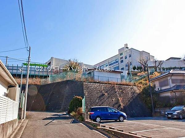 横浜市立稲荷台小学校まで700m
