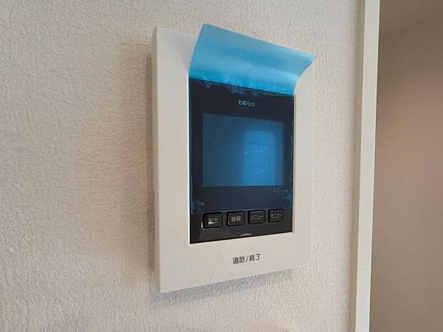 留守中の来訪者も自動で録画・確認できるカラーモニター付インターホンを採用し、ご家族の安全な暮らしをしっかりと守ります。