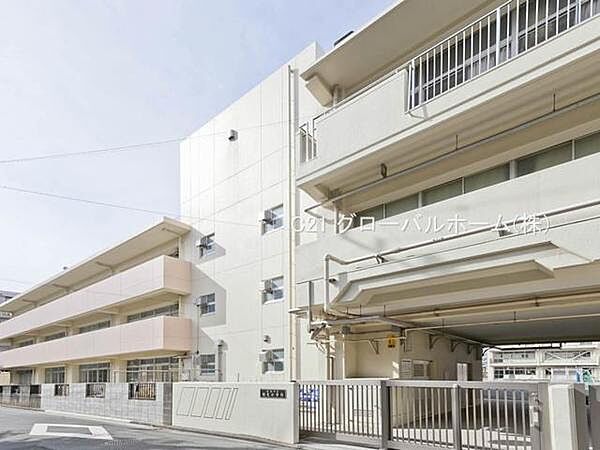 横浜市立鶴見小学校まで1100m