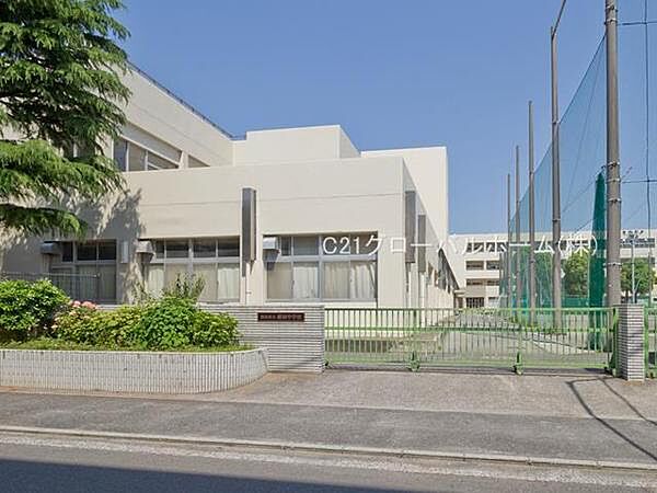 横浜市立蒔田中学校まで1300m