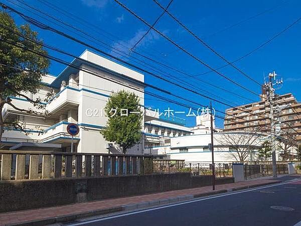横浜市立本町小学校まで650m