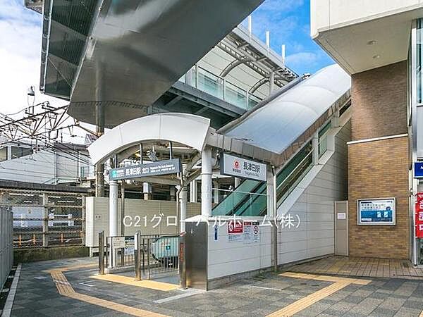 長津田駅(JR 横浜線)まで880m
