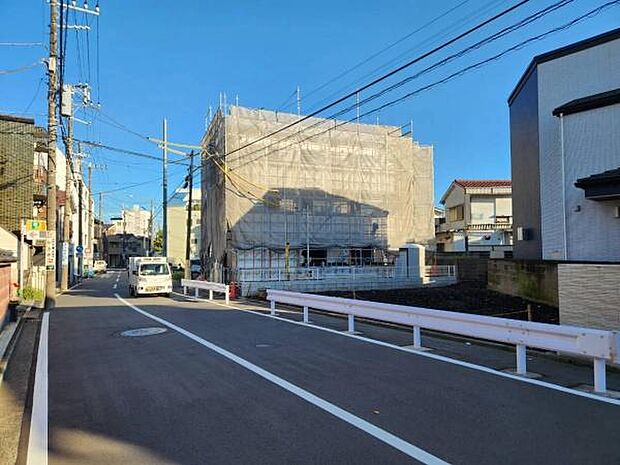 交通量や街の雰囲気がすっきりと整った閑静な住宅街に位置し、ご家族が安心して長く暮らせるロケーションです。現地ご案内いたします、お気軽にお問い合わせください。