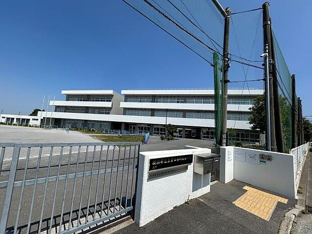 横浜市立上菅田笹の丘小学校まで550m