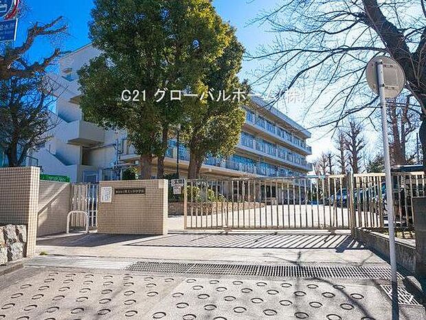 横浜市立保土ケ谷中学校まで750m