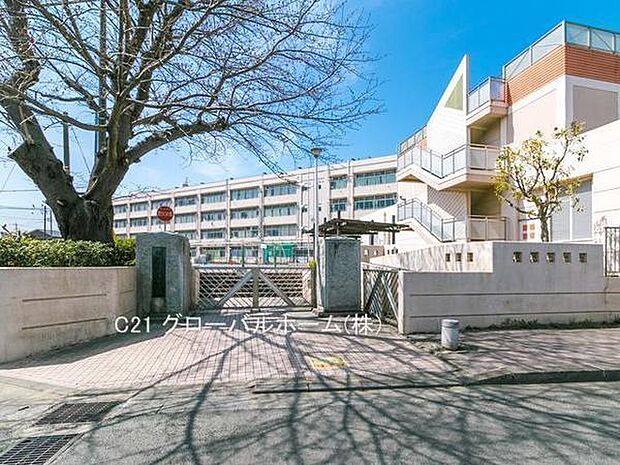 横浜市立市沢小学校まで180m