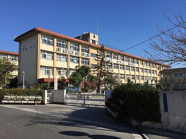 西陵小学校 960m