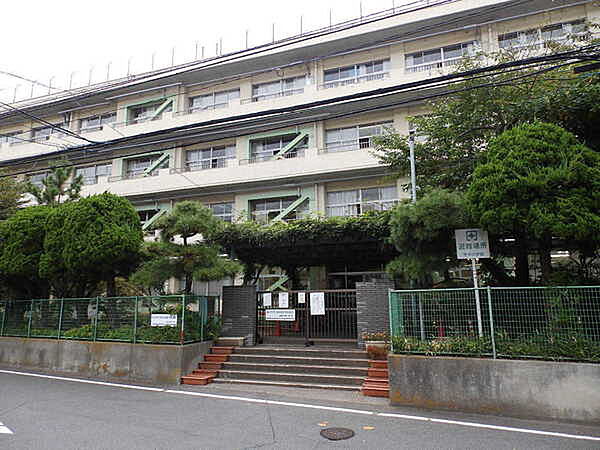 市川市立新井小学校まで252m