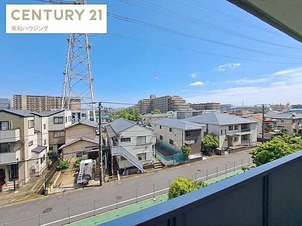 出ました!! エレベータ停止階＆トランクルーム付き住戸(^^♪  朝から陽が入る南東向きのバルコニー！