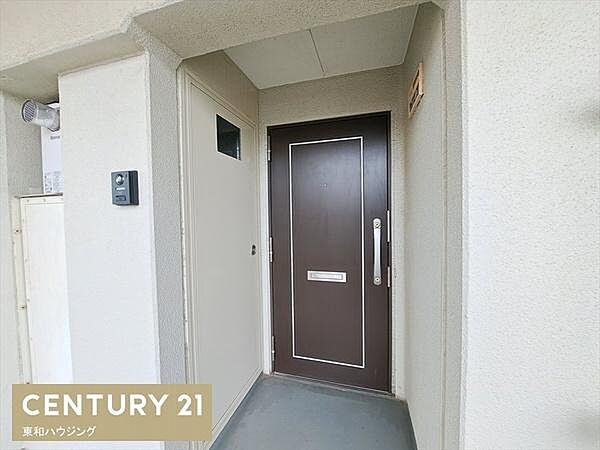 玄関ドアを開けても廊下の通行の妨げにならない仕様です！
