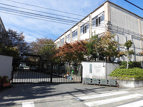 京都市立太秦中学校まで897m