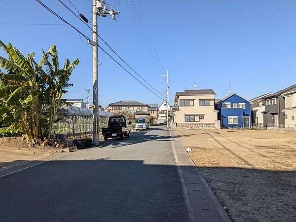 前面道路含む現地写真です【川島三重町】建築条件付き売土地