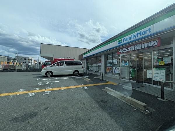 ファミリーマート 伏見舞台町店まで313m