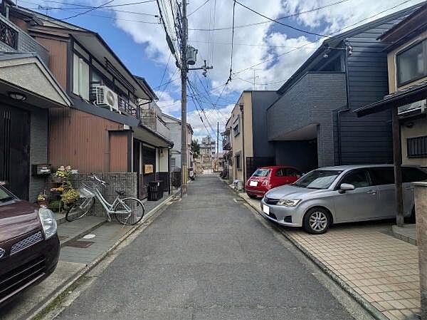 前面道路です【聚楽廻西町】担当：西田