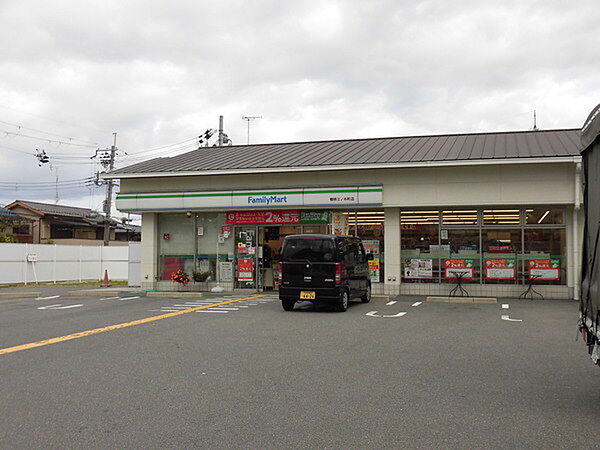 ファミリーマート樫原江ノ本町店まで514m