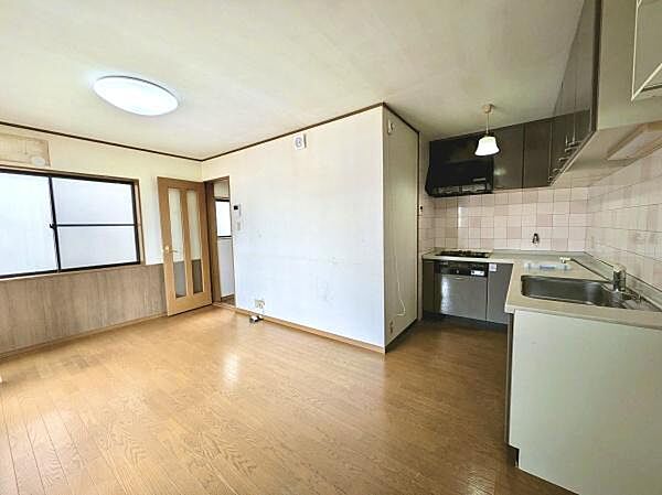 リビングです【久我御旅町】担当：西田